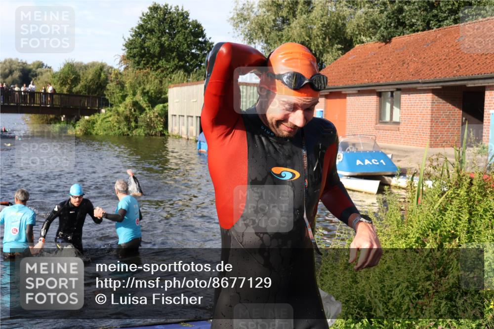 31.08.2025 - Elbe Triathlon Hamburg Luisa Fischer http://msf.ph/oto/8677129 31.08.2025 09:14:08 Schwimmen 563, 608, 659 meine-sportfotos.de