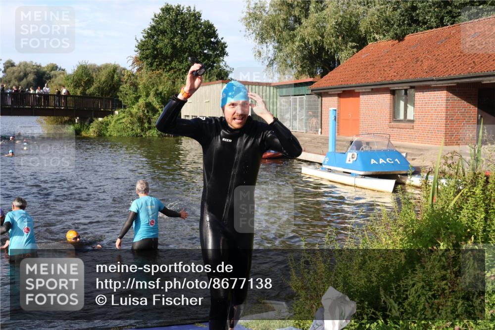 31.08.2025 - Elbe Triathlon Hamburg Luisa Fischer http://msf.ph/oto/8677138 31.08.2025 09:14:12 Schwimmen 597, 608, 638, 659 meine-sportfotos.de