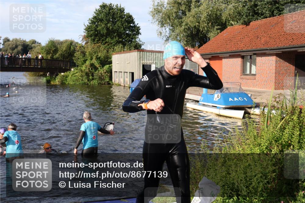 31.08.2025 - Elbe Triathlon Hamburg Luisa Fischer http://msf.ph/oto/8677139 31.08.2025 09:14:12 Schwimmen 597, 608, 638, 659 meine-sportfotos.de