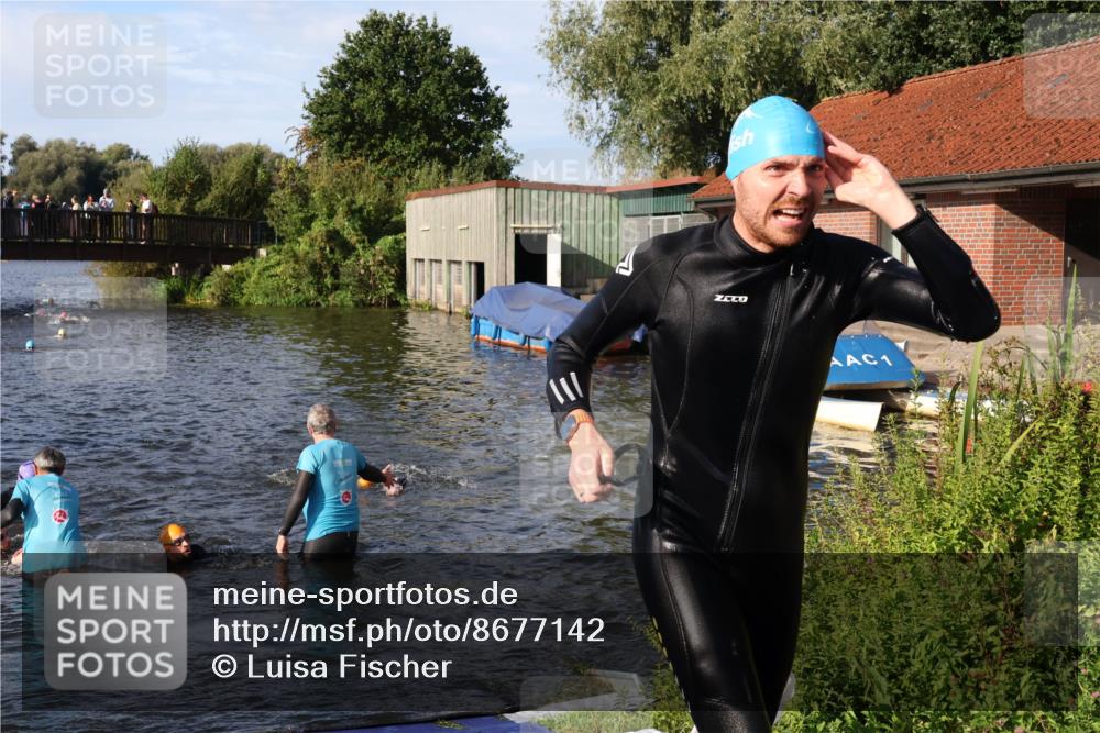 31.08.2025 - Elbe Triathlon Hamburg Luisa Fischer http://msf.ph/oto/8677142 31.08.2025 09:14:13 Schwimmen 597, 608, 638, 659 meine-sportfotos.de