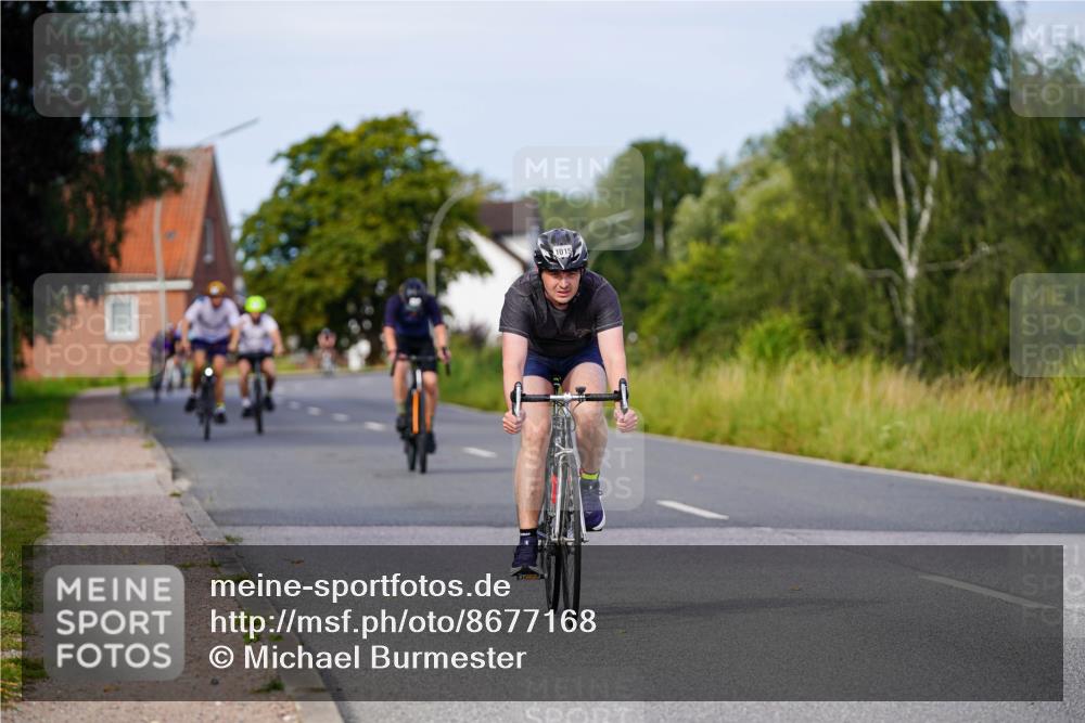 31.08.2025 - Elbe Triathlon Hamburg Michael Burmester http://msf.ph/oto/8677168 31.08.2025 10:27:35 Radfahren 665, 941, 1038, 1059 meine-sportfotos.de