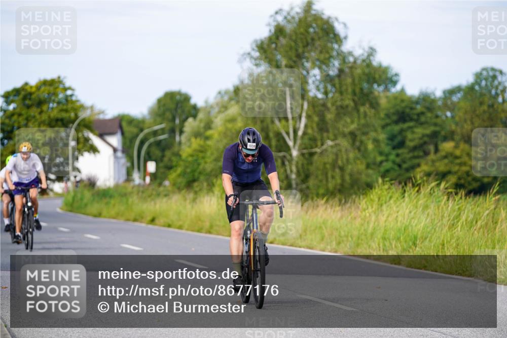 31.08.2025 - Elbe Triathlon Hamburg Michael Burmester http://msf.ph/oto/8677176 31.08.2025 10:27:37 Radfahren 941, 1038, 1059 meine-sportfotos.de
