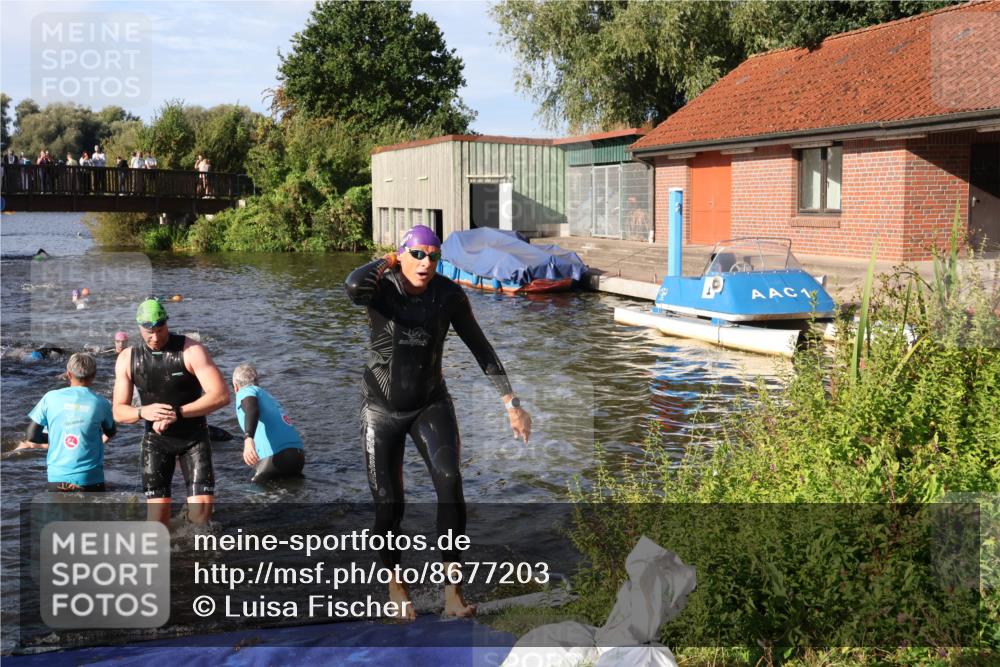 31.08.2025 - Elbe Triathlon Hamburg Luisa Fischer http://msf.ph/oto/8677203 31.08.2025 09:14:48 Schwimmen 427, 629, 715, 724, 746 meine-sportfotos.de