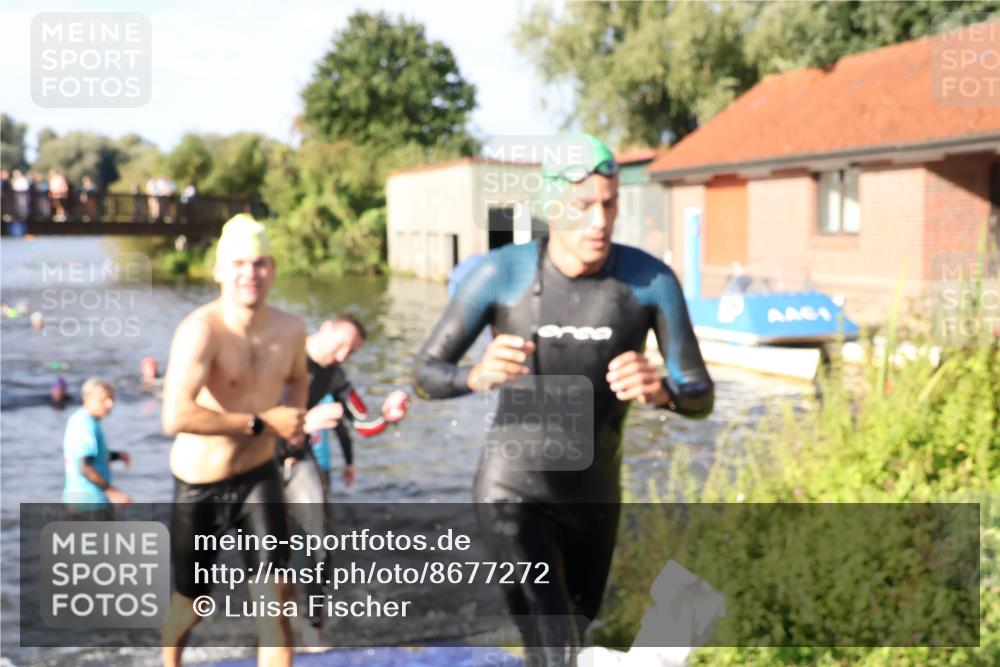 31.08.2025 - Elbe Triathlon Hamburg Luisa Fischer http://msf.ph/oto/8677272 31.08.2025 09:15:05 Schwimmen 466, 605, 610, 716, 728 meine-sportfotos.de