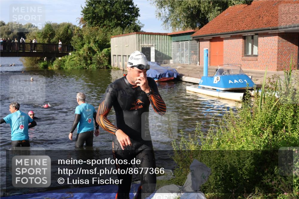 31.08.2025 - Elbe Triathlon Hamburg Luisa Fischer http://msf.ph/oto/8677366 31.08.2025 09:16:21 Schwimmen 590, 678 meine-sportfotos.de