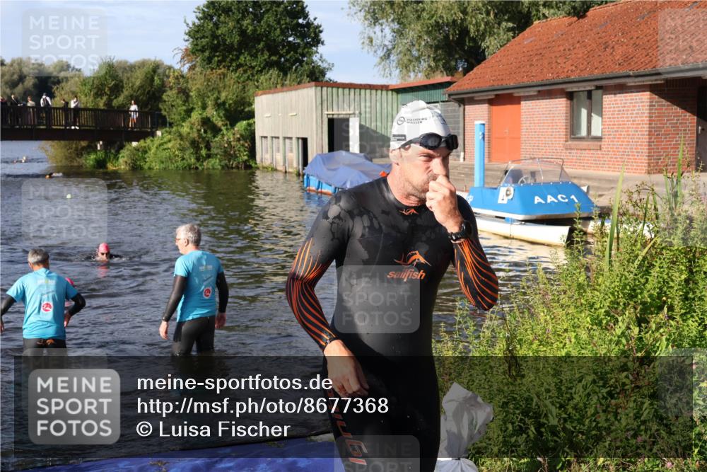 31.08.2025 - Elbe Triathlon Hamburg Luisa Fischer http://msf.ph/oto/8677368 31.08.2025 09:16:22 Schwimmen 590, 678 meine-sportfotos.de
