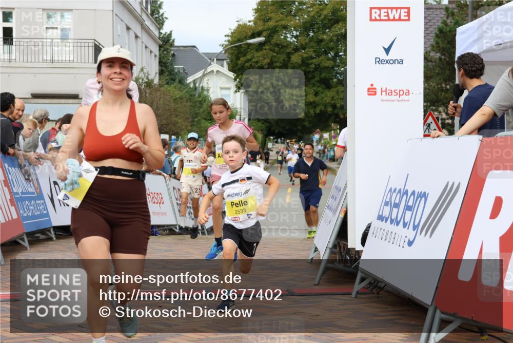 31.08.2025 - 21. Blankeneser Heldenlauf Strokosch-Dieckow http://msf.ph/oto/8677402 31.08.2025 10:27:26 Ziel 2715, 2463, 2559, 2725, 2533, 2709 meine-sportfotos.de