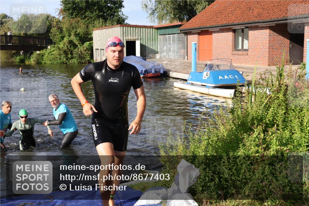 31.08.2025 - Elbe Triathlon Hamburg Luisa Fischer http://msf.ph/oto/8677403 31.08.2025 09:16:37 Schwimmen 599, 606 meine-sportfotos.de