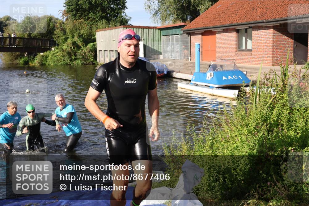 31.08.2025 - Elbe Triathlon Hamburg Luisa Fischer http://msf.ph/oto/8677406 31.08.2025 09:16:37 Schwimmen 599, 606 meine-sportfotos.de