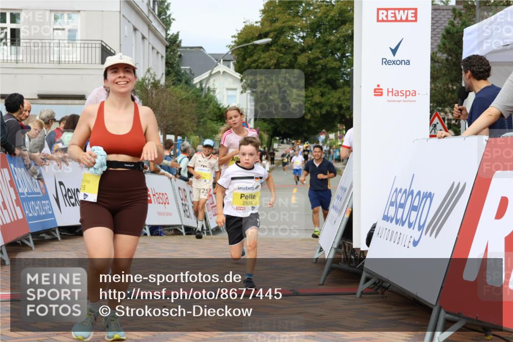 31.08.2025 - 21. Blankeneser Heldenlauf Strokosch-Dieckow http://msf.ph/oto/8677445 31.08.2025 10:27:26 Ziel 2715, 2463, 2559, 2725, 2533, 2709 meine-sportfotos.de