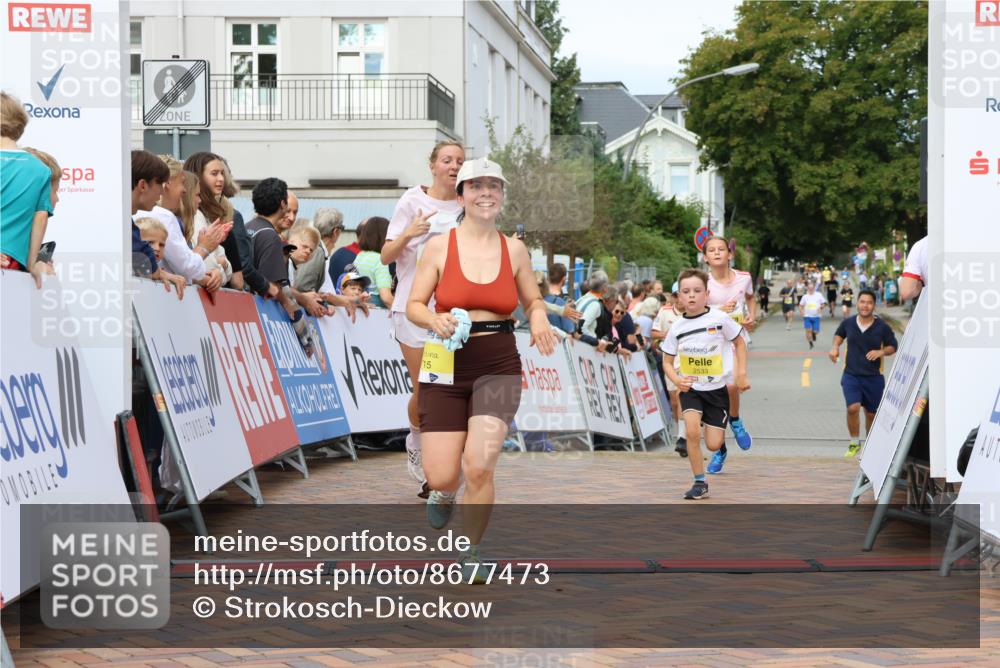 31.08.2025 - 21. Blankeneser Heldenlauf Strokosch-Dieckow http://msf.ph/oto/8677473 31.08.2025 10:27:25 Ziel 2715, 2204, 2463, 2559, 2725, 2533 meine-sportfotos.de