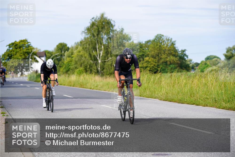 31.08.2025 - Elbe Triathlon Hamburg Michael Burmester http://msf.ph/oto/8677475 31.08.2025 10:29:21 Radfahren 837, 1102, 1183, 1196 meine-sportfotos.de