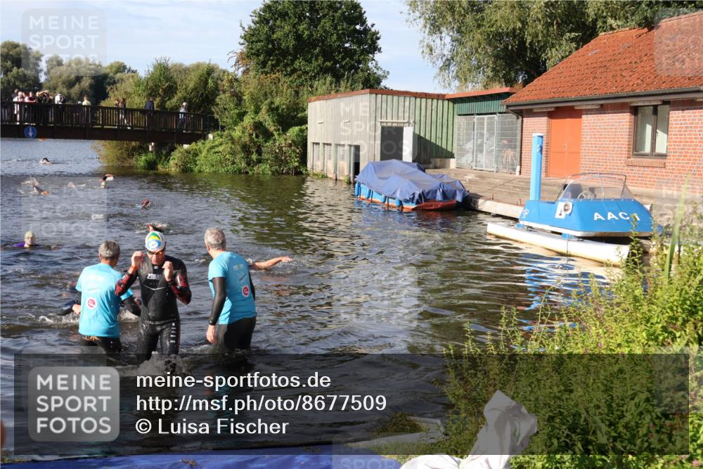 31.08.2025 - Elbe Triathlon Hamburg Luisa Fischer http://msf.ph/oto/8677509 31.08.2025 09:17:58 Schwimmen 657, 666 meine-sportfotos.de