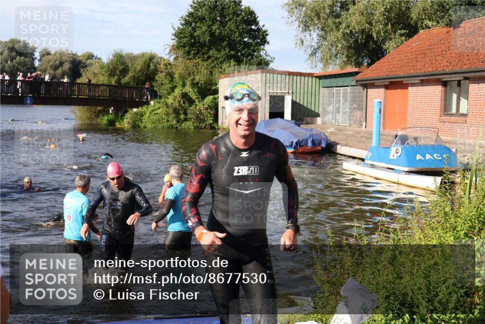 31.08.2025 - Elbe Triathlon Hamburg Luisa Fischer http://msf.ph/oto/8677530 31.08.2025 09:18:02 Schwimmen 617, 654, 657, 666 meine-sportfotos.de