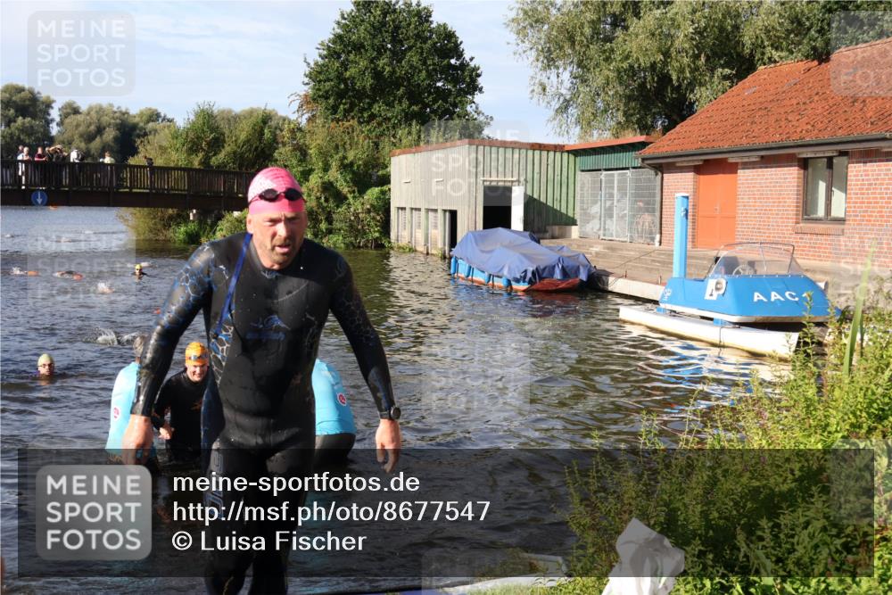 31.08.2025 - Elbe Triathlon Hamburg Luisa Fischer http://msf.ph/oto/8677547 31.08.2025 09:18:05 Schwimmen 577, 617, 654, 657, 666 meine-sportfotos.de