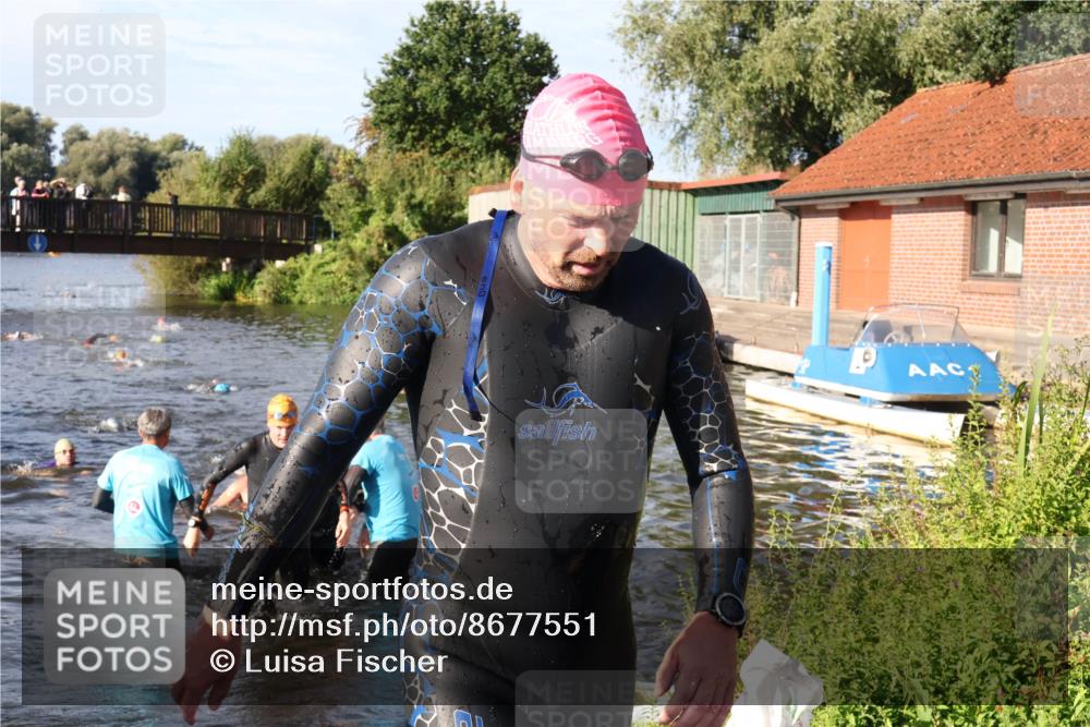 31.08.2025 - Elbe Triathlon Hamburg Luisa Fischer http://msf.ph/oto/8677551 31.08.2025 09:18:06 Schwimmen 577, 617, 654, 666, 723 meine-sportfotos.de
