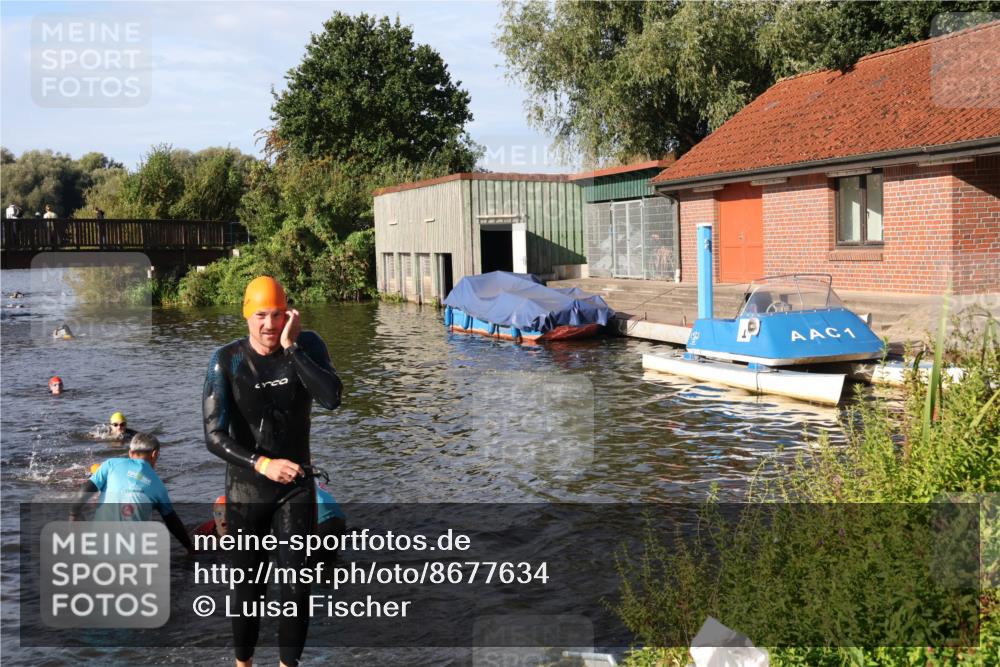 31.08.2025 - Elbe Triathlon Hamburg Luisa Fischer http://msf.ph/oto/8677634 31.08.2025 09:18:30 Schwimmen 684, 719, 720 meine-sportfotos.de