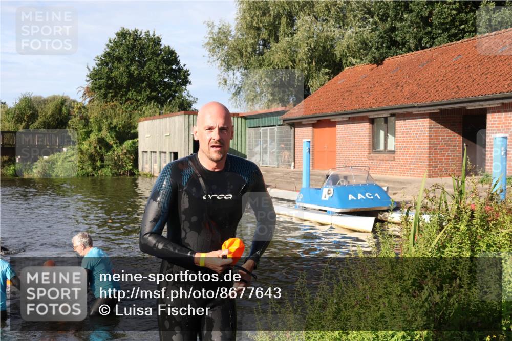 31.08.2025 - Elbe Triathlon Hamburg Luisa Fischer http://msf.ph/oto/8677643 31.08.2025 09:18:32 Schwimmen 684, 719, 720 meine-sportfotos.de
