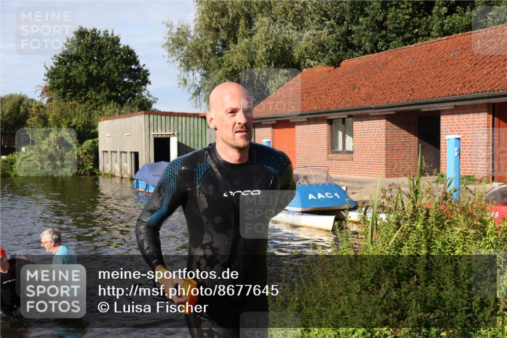 31.08.2025 - Elbe Triathlon Hamburg Luisa Fischer http://msf.ph/oto/8677645 31.08.2025 09:18:32 Schwimmen 684, 719, 720 meine-sportfotos.de