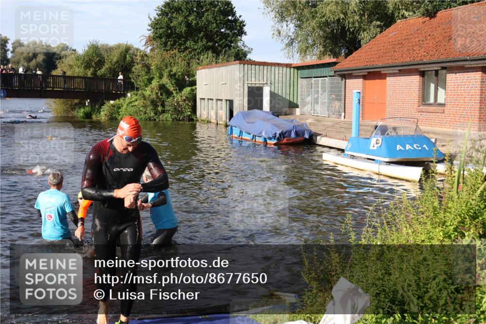 31.08.2025 - Elbe Triathlon Hamburg Luisa Fischer http://msf.ph/oto/8677650 31.08.2025 09:18:36 Schwimmen 570, 719, 720 meine-sportfotos.de