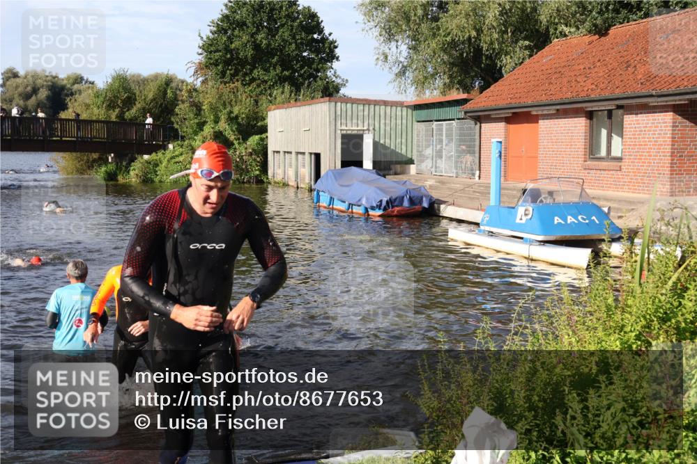 31.08.2025 - Elbe Triathlon Hamburg Luisa Fischer http://msf.ph/oto/8677653 31.08.2025 09:18:36 Schwimmen 570, 719, 720 meine-sportfotos.de