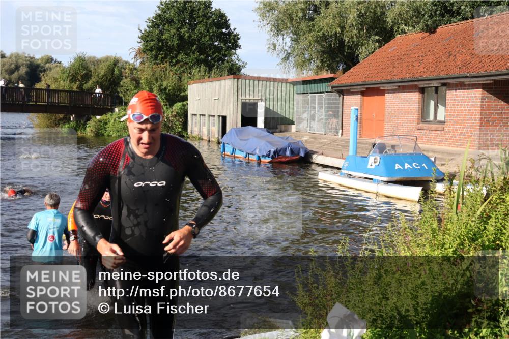 31.08.2025 - Elbe Triathlon Hamburg Luisa Fischer http://msf.ph/oto/8677654 31.08.2025 09:18:37 Schwimmen 570, 719, 720 meine-sportfotos.de