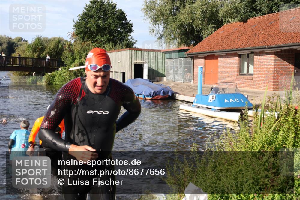 31.08.2025 - Elbe Triathlon Hamburg Luisa Fischer http://msf.ph/oto/8677656 31.08.2025 09:18:37 Schwimmen 570, 719, 720 meine-sportfotos.de