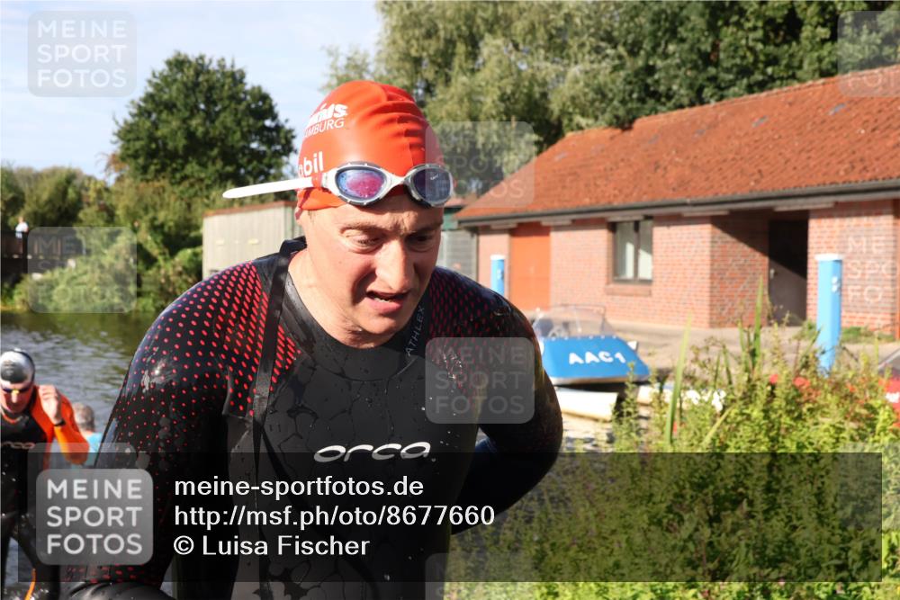 31.08.2025 - Elbe Triathlon Hamburg Luisa Fischer http://msf.ph/oto/8677660 31.08.2025 09:18:38 Schwimmen 570, 719, 720 meine-sportfotos.de