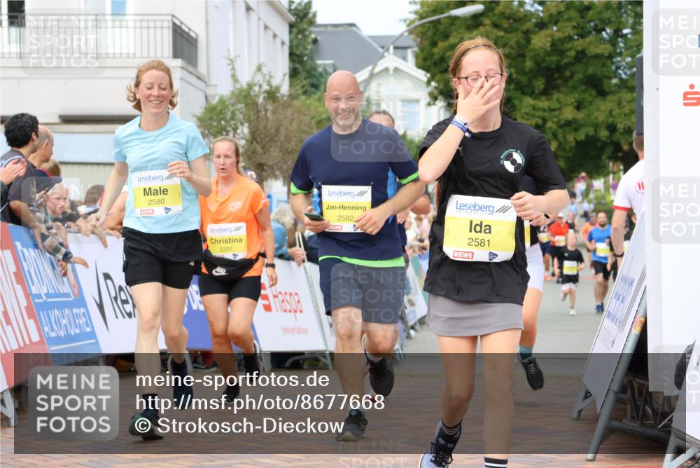 31.08.2025 - 21. Blankeneser Heldenlauf Strokosch-Dieckow http://msf.ph/oto/8677668 31.08.2025 10:32:35 Ziel 2490, 2256, 2257, 2644, 2581, 2582, 2580, 2201 meine-sportfotos.de