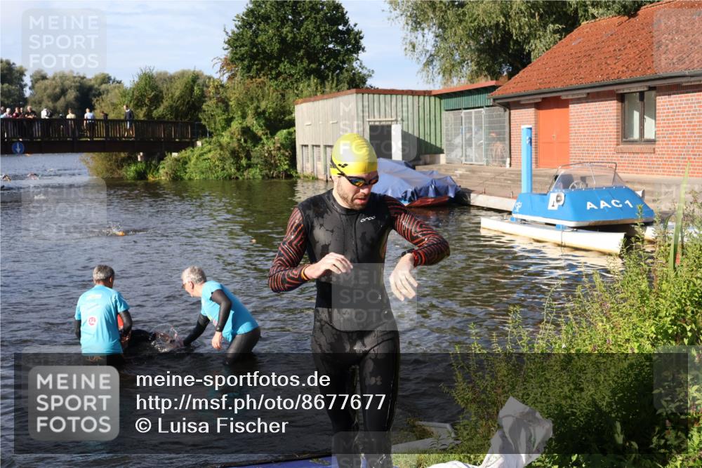 31.08.2025 - Elbe Triathlon Hamburg Luisa Fischer http://msf.ph/oto/8677677 31.08.2025 09:18:46 Schwimmen 570, 613 meine-sportfotos.de