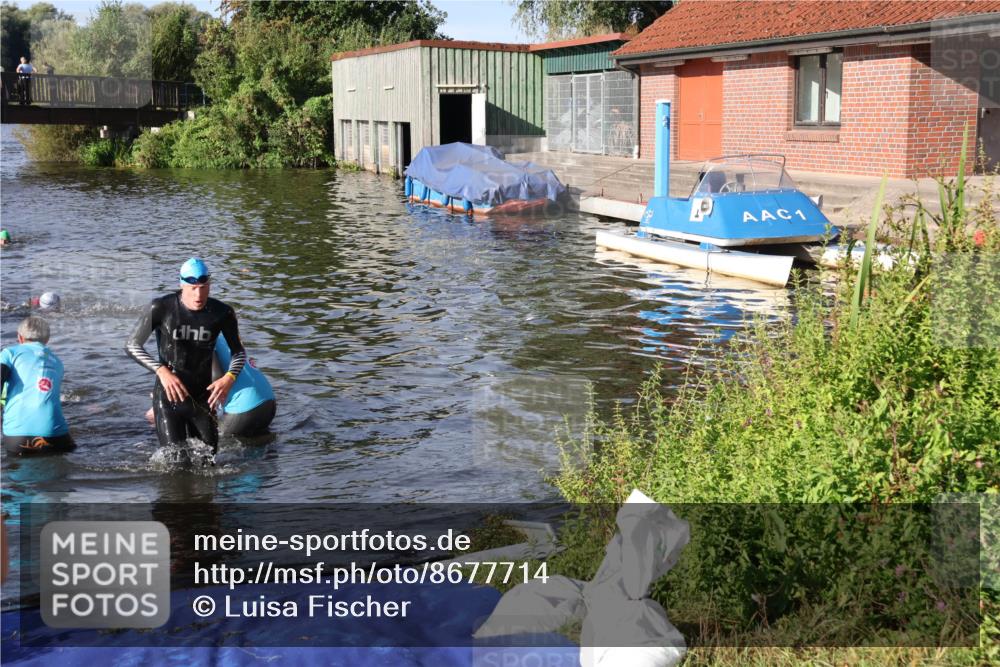 31.08.2025 - Elbe Triathlon Hamburg Luisa Fischer http://msf.ph/oto/8677714 31.08.2025 09:19:38 Schwimmen 593, 729 meine-sportfotos.de
