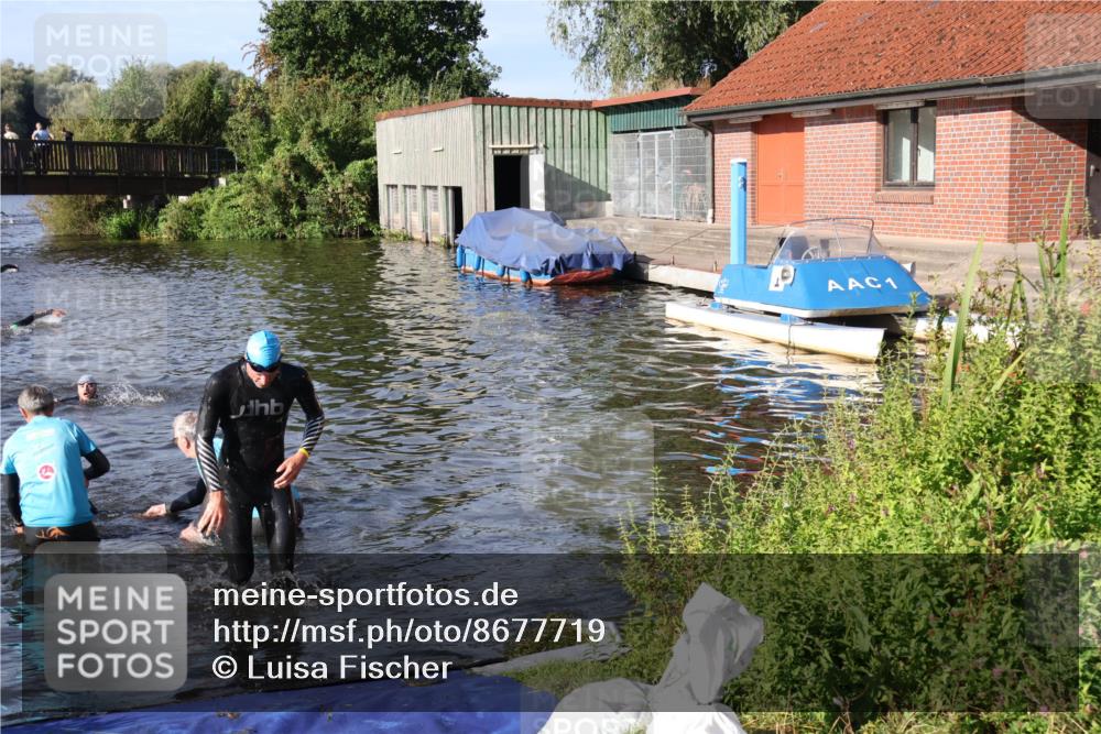 31.08.2025 - Elbe Triathlon Hamburg Luisa Fischer http://msf.ph/oto/8677719 31.08.2025 09:19:39 Schwimmen 593, 729, 750 meine-sportfotos.de