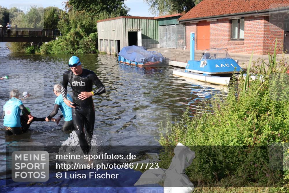 31.08.2025 - Elbe Triathlon Hamburg Luisa Fischer http://msf.ph/oto/8677723 31.08.2025 09:19:40 Schwimmen 593, 729, 750 meine-sportfotos.de