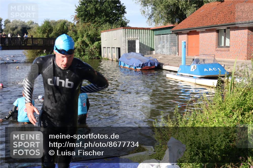 31.08.2025 - Elbe Triathlon Hamburg Luisa Fischer http://msf.ph/oto/8677734 31.08.2025 09:19:42 Schwimmen 593, 729, 750 meine-sportfotos.de