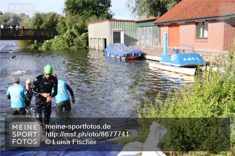 31.08.2025 - Elbe Triathlon Hamburg Luisa Fischer http://msf.ph/oto/8677741 31.08.2025 09:19:43 Schwimmen 593, 729, 750 meine-sportfotos.de