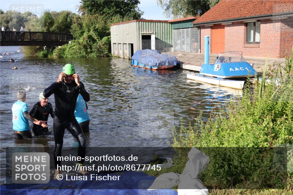 31.08.2025 - Elbe Triathlon Hamburg Luisa Fischer http://msf.ph/oto/8677745 31.08.2025 09:19:44 Schwimmen 593, 729, 750 meine-sportfotos.de