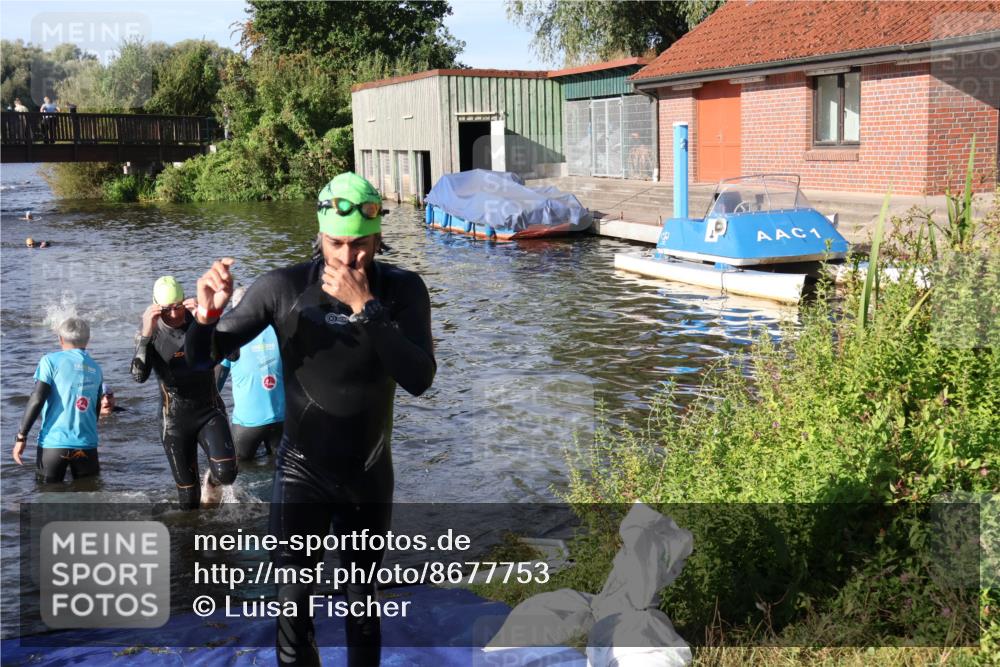 31.08.2025 - Elbe Triathlon Hamburg Luisa Fischer http://msf.ph/oto/8677753 31.08.2025 09:19:45 Schwimmen 446, 593, 729, 750 meine-sportfotos.de