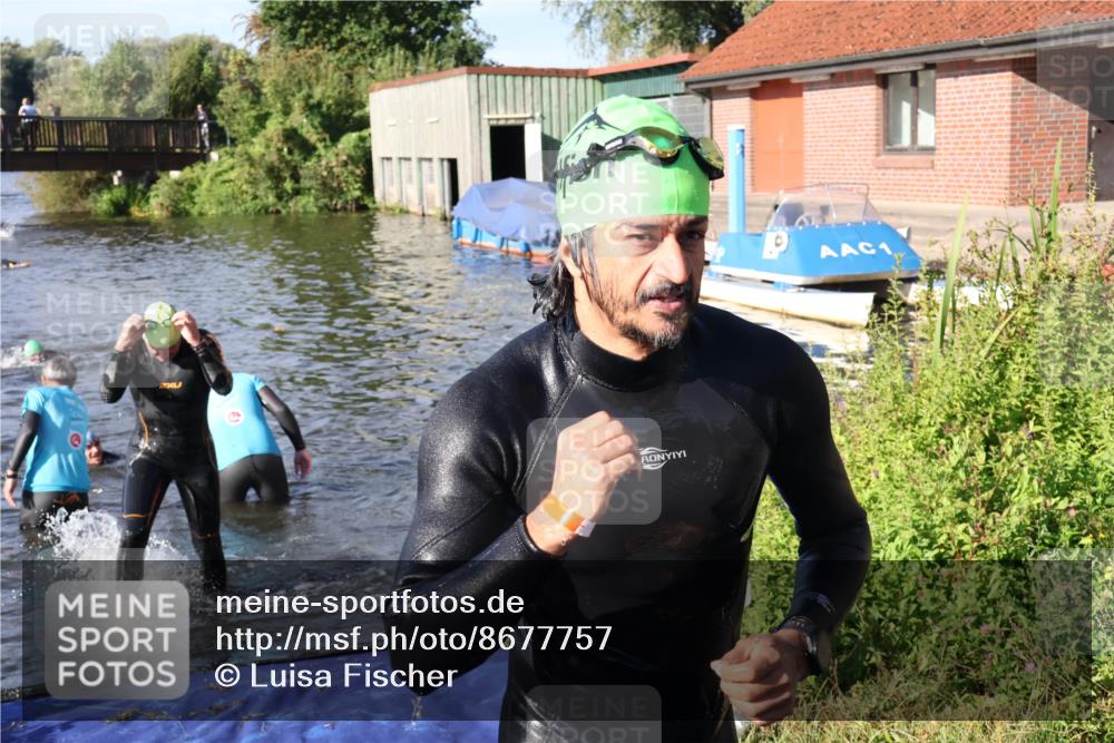 31.08.2025 - Elbe Triathlon Hamburg Luisa Fischer http://msf.ph/oto/8677757 31.08.2025 09:19:46 Schwimmen 446, 593, 750 meine-sportfotos.de