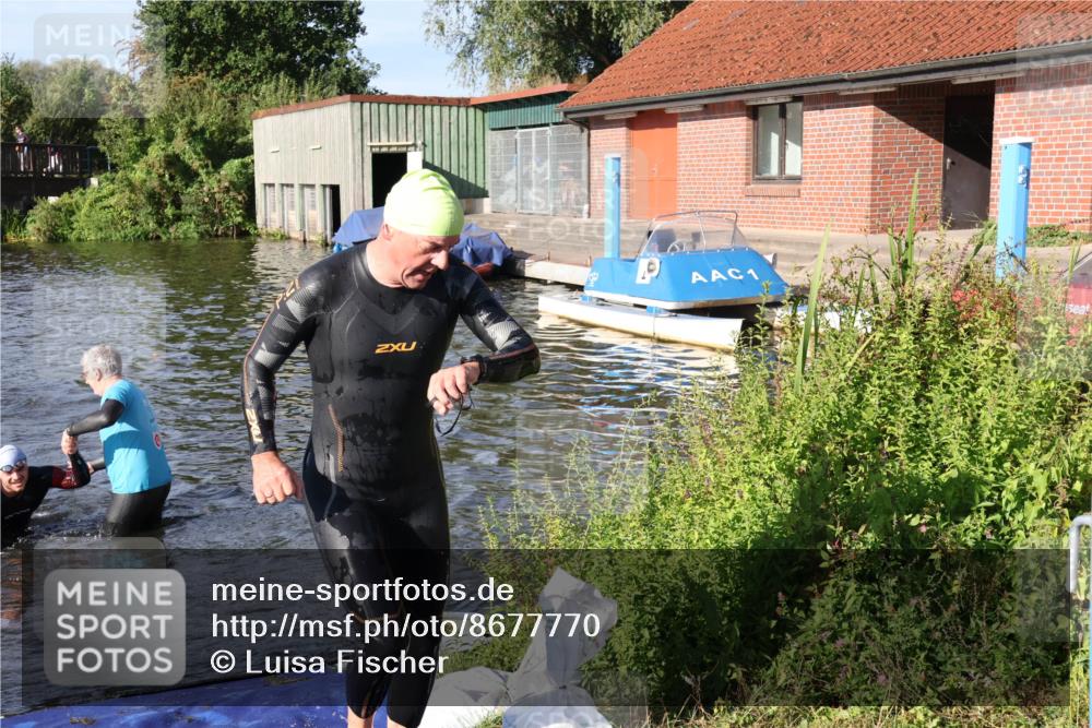 31.08.2025 - Elbe Triathlon Hamburg Luisa Fischer http://msf.ph/oto/8677770 31.08.2025 09:19:49 Schwimmen 446, 593, 669, 750 meine-sportfotos.de