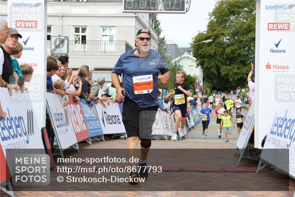 31.08.2025 - 21. Blankeneser Heldenlauf Strokosch-Dieckow http://msf.ph/oto/8677793 31.08.2025 10:27:05 Ziel 1101, 2468, 2393, 2205, 2521 meine-sportfotos.de