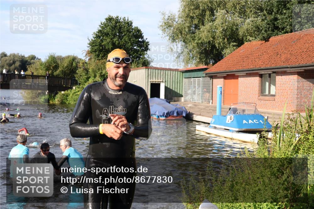 31.08.2025 - Elbe Triathlon Hamburg Luisa Fischer http://msf.ph/oto/8677830 31.08.2025 09:20:22 Schwimmen 668, 674 meine-sportfotos.de