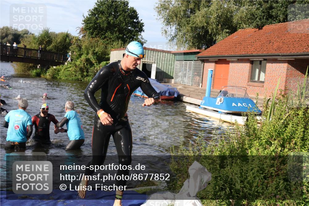 31.08.2025 - Elbe Triathlon Hamburg Luisa Fischer http://msf.ph/oto/8677852 31.08.2025 09:20:34 Schwimmen 730, 731 meine-sportfotos.de