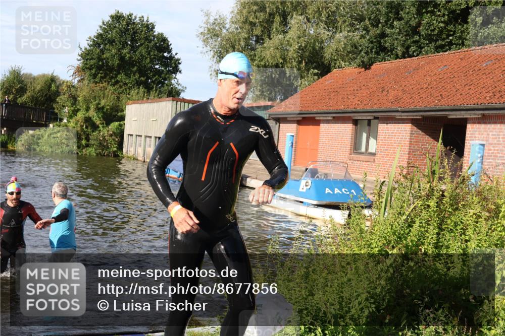 31.08.2025 - Elbe Triathlon Hamburg Luisa Fischer http://msf.ph/oto/8677856 31.08.2025 09:20:35 Schwimmen 730, 731 meine-sportfotos.de