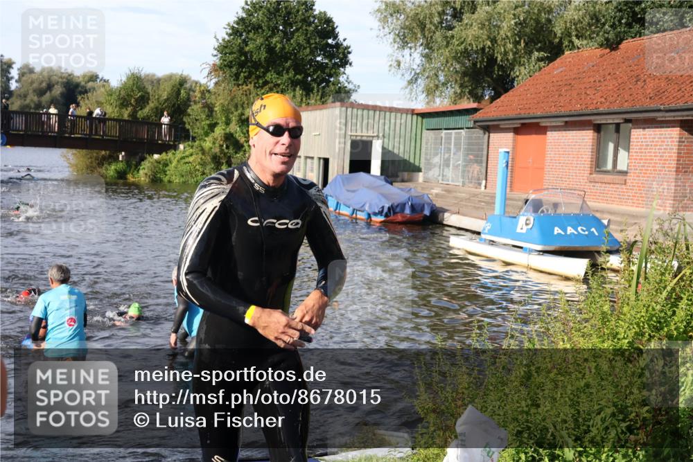 31.08.2025 - Elbe Triathlon Hamburg Luisa Fischer http://msf.ph/oto/8678015 31.08.2025 09:21:53 Schwimmen 612, 696, 752, 754 meine-sportfotos.de