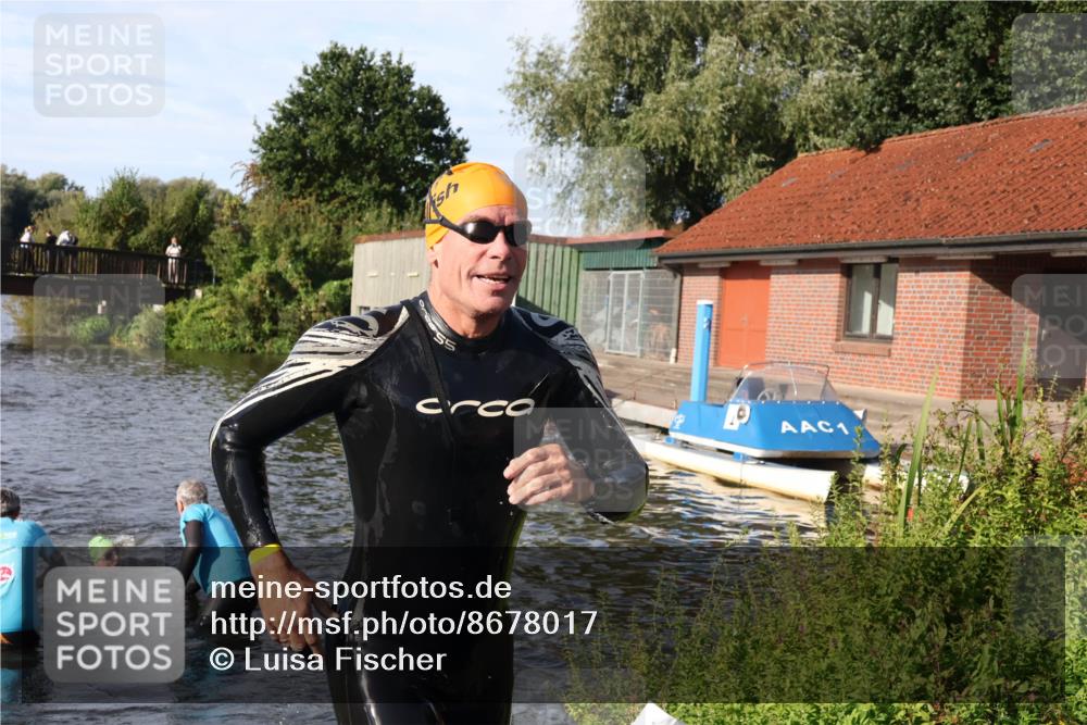31.08.2025 - Elbe Triathlon Hamburg Luisa Fischer http://msf.ph/oto/8678017 31.08.2025 09:21:54 Schwimmen 612, 696, 752, 754 meine-sportfotos.de