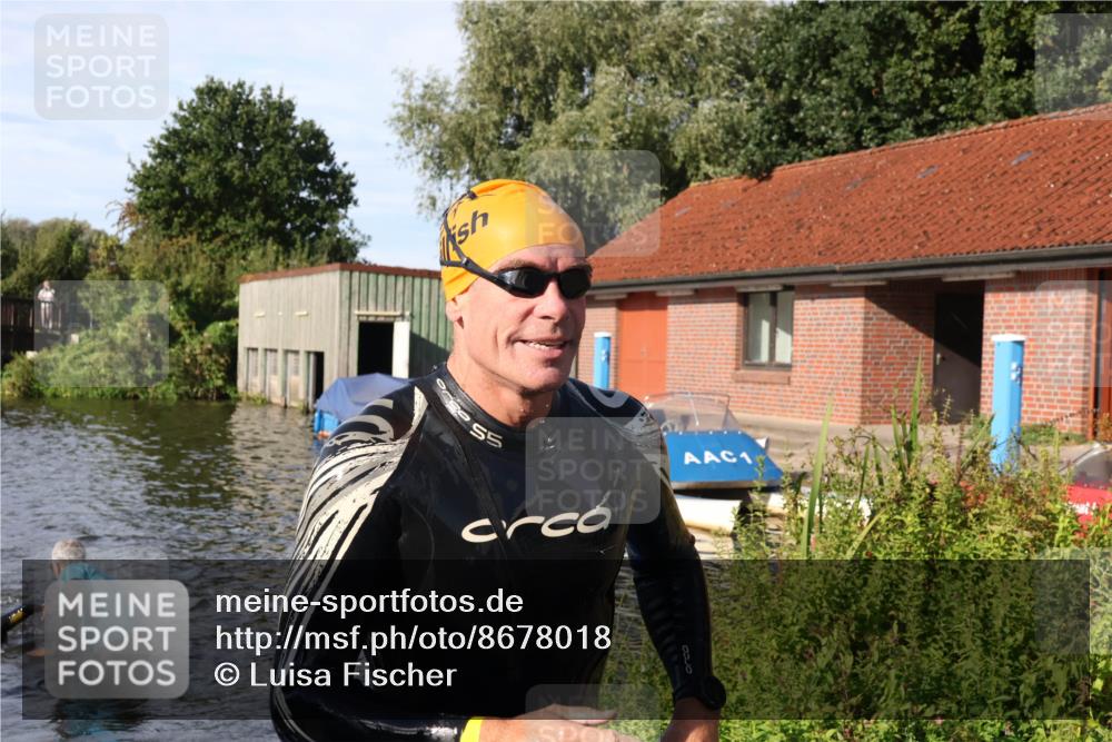 31.08.2025 - Elbe Triathlon Hamburg Luisa Fischer http://msf.ph/oto/8678018 31.08.2025 09:21:54 Schwimmen 612, 696, 752, 754 meine-sportfotos.de