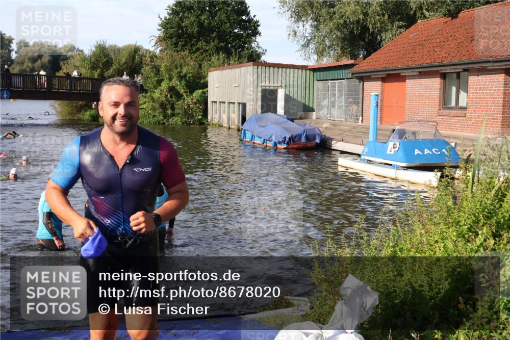 31.08.2025 - Elbe Triathlon Hamburg Luisa Fischer http://msf.ph/oto/8678020 31.08.2025 09:22:00 Schwimmen 612, 696, 752 meine-sportfotos.de