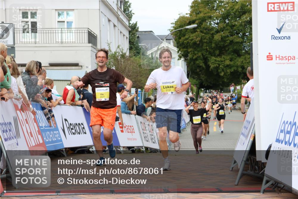 31.08.2025 - 21. Blankeneser Heldenlauf Strokosch-Dieckow http://msf.ph/oto/8678061 31.08.2025 10:32:17 Ziel 2418, 2131, 2182, 2627 meine-sportfotos.de
