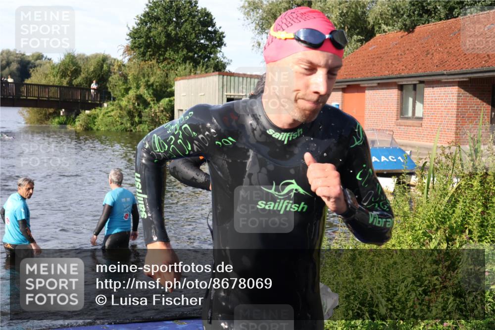 31.08.2025 - Elbe Triathlon Hamburg Luisa Fischer http://msf.ph/oto/8678069 31.08.2025 09:22:24 Schwimmen 700, 764 meine-sportfotos.de