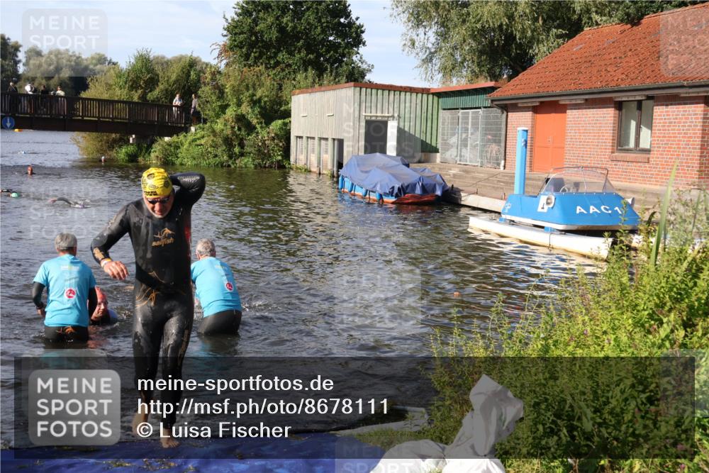 31.08.2025 - Elbe Triathlon Hamburg Luisa Fischer http://msf.ph/oto/8678111 31.08.2025 09:22:45 Schwimmen 587, 667, 766 meine-sportfotos.de